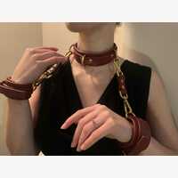 Bordeaux D-ring halsband & handboeien set